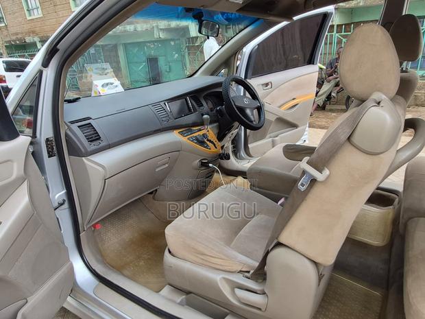 Toyota ISIS 2007 Silver