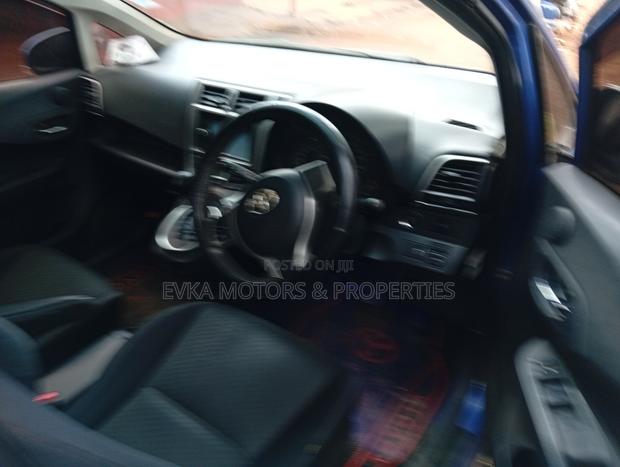 Toyota Ractis 2011 Blue