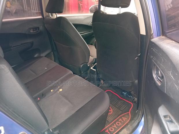 Toyota Ractis 2011 Blue