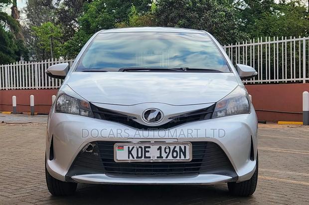 Toyota Vitz 2015 Silver