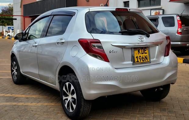 Toyota Vitz 2015 Silver