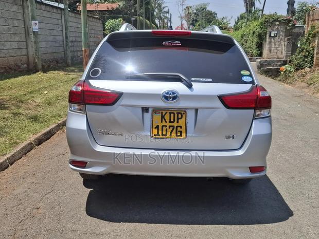 Toyota Corolla Fielder 1.5 Hybrid FWD 2016 Silver