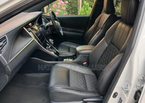 Toyota Harrier 2.0 2019 White