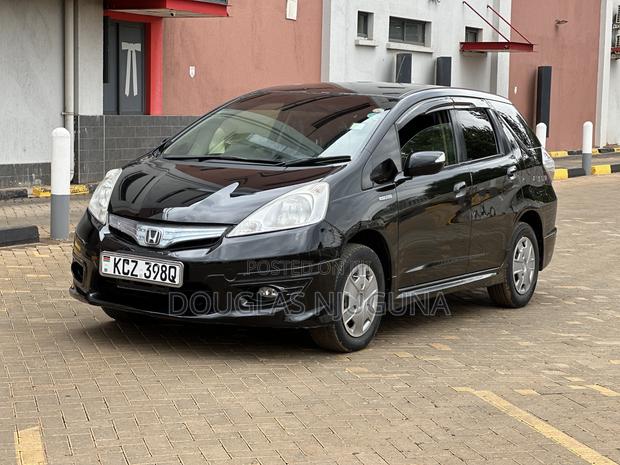 Honda Fit Shuttle 1.3 Hybrid 2WD 2013 Black