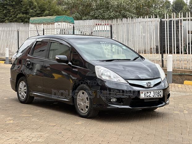 Honda Fit Shuttle 1.3 Hybrid 2WD 2013 Black