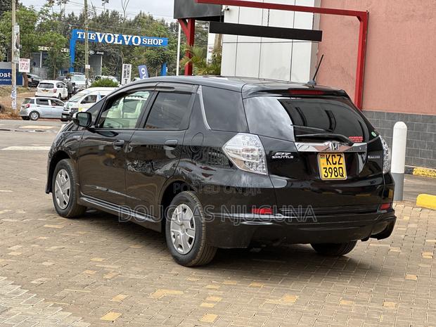 Honda Fit Shuttle 1.3 Hybrid 2WD 2013 Black