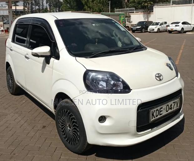 Toyota Porte 2014 White