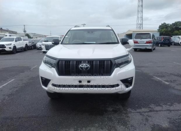 Toyota Land Cruiser Prado 2.8 2022 White