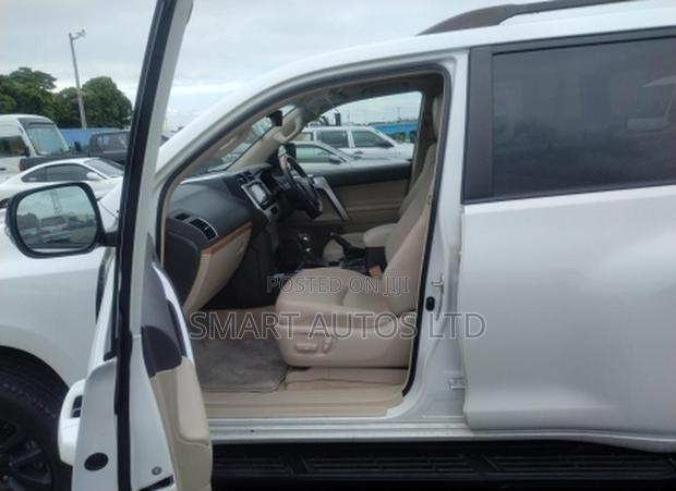 Toyota Land Cruiser Prado 2.8 2022 White