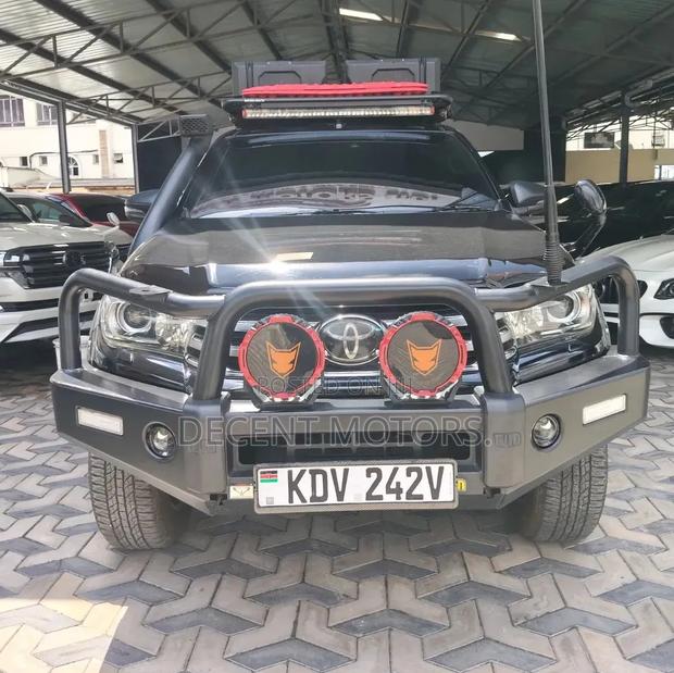 Toyota Hilux 2019 Black
