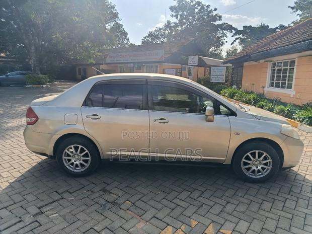 Nissan Tiida 2007 Brown