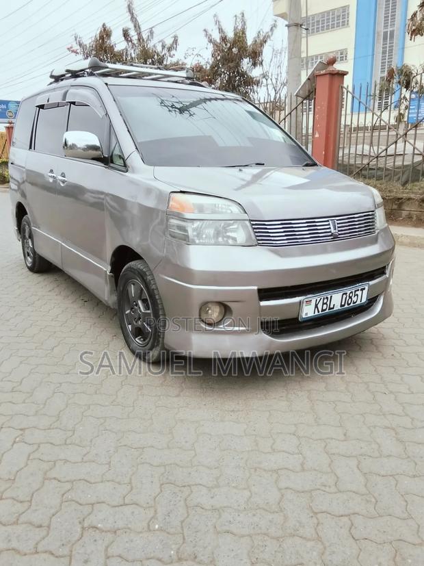 Toyota Voxy 2004 Brown