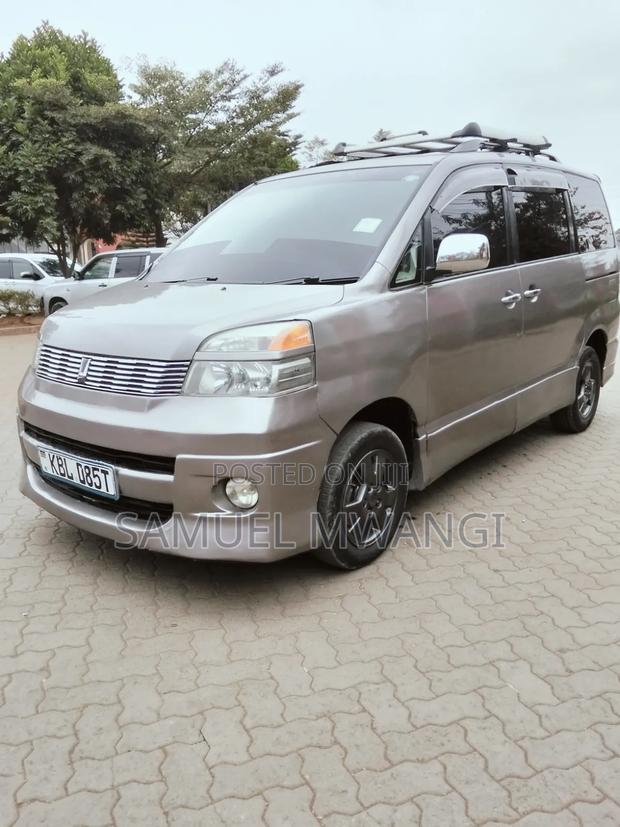 Toyota Voxy 2004 Brown