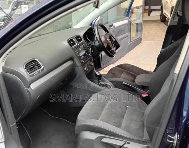 Volkswagen Golf 2011 Blue