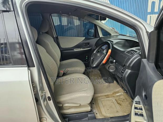 Toyota Ractis 1.3 FWD 2007 Silver