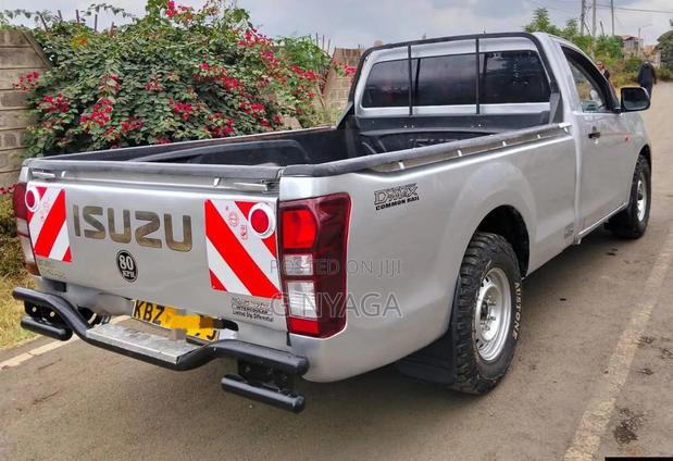 Isuzu D-MAX 2013 Gray