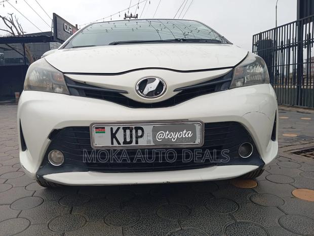 Toyota Vitz 1.0 FWD 5dr 2015 White