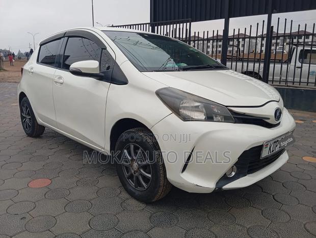 Toyota Vitz 1.0 FWD 5dr 2015 White