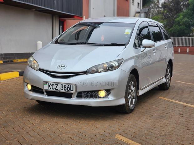 Toyota Wish 2013 Silver