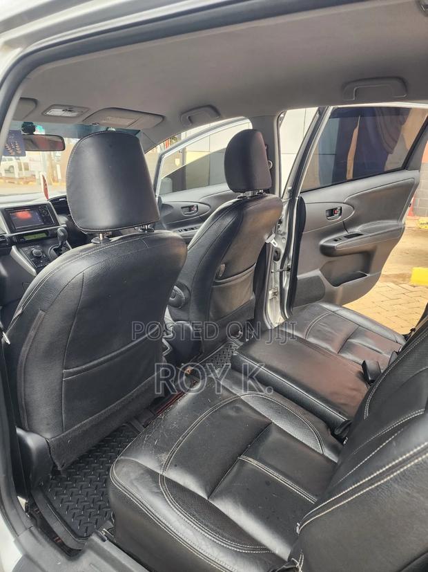 Toyota Wish 2013 Silver