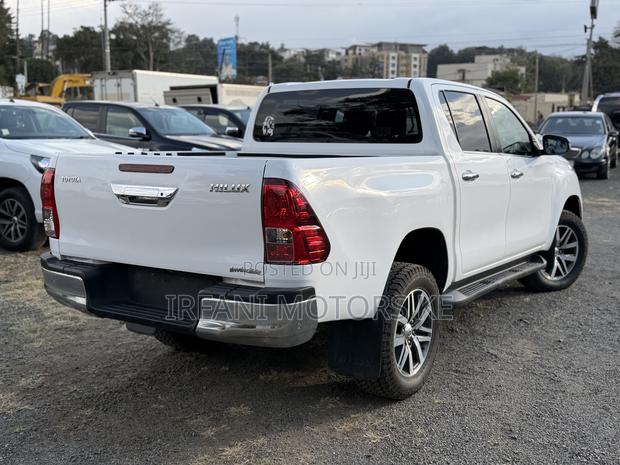 Toyota Hilux Revo Double Cab Deisel 2.4 AWD 2018 White