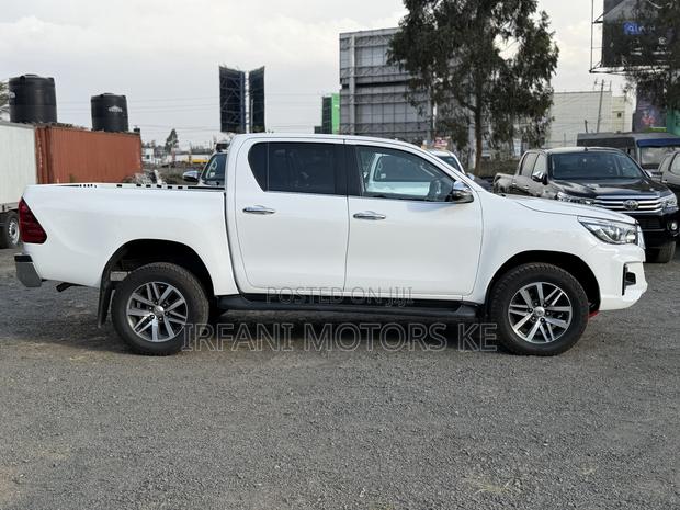 Toyota Hilux Revo Double Cab Deisel 2.4 AWD 2018 White