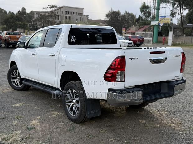 Toyota Hilux Revo Double Cab Deisel 2.4 AWD 2018 White