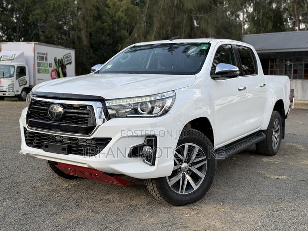 Toyota Hilux Revo Double Cab Deisel 2.4 AWD 2018 White