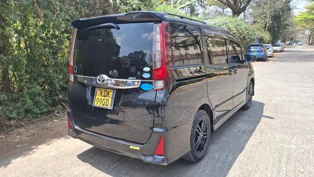 Toyota Noah 2.0 FWD (6 Seater) 2015 Black