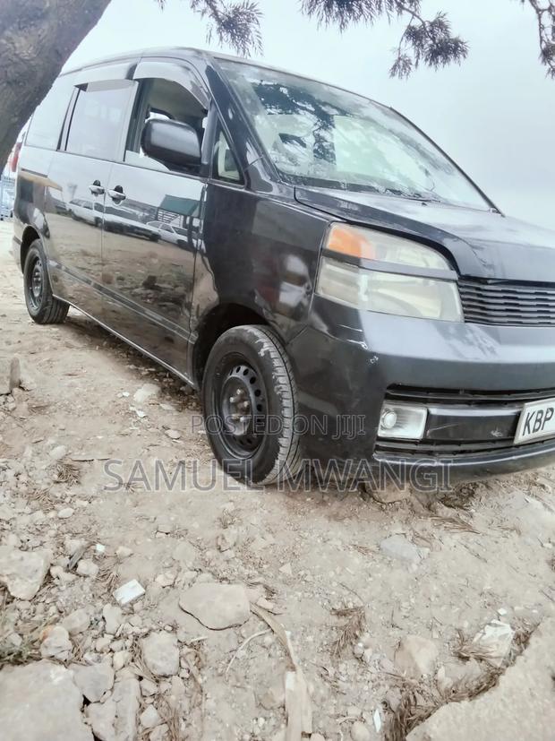 Toyota Voxy 2005 Black
