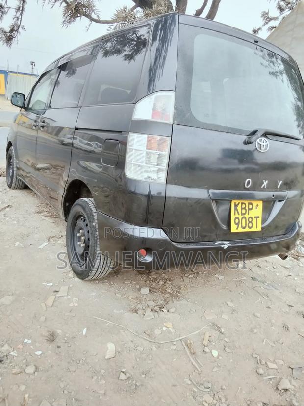 Toyota Voxy 2005 Black