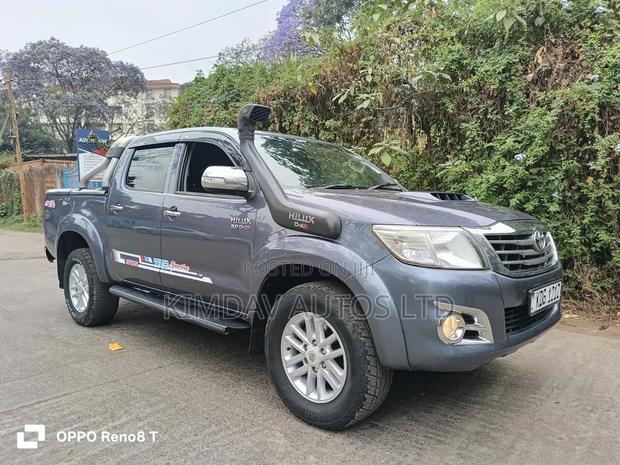 Toyota Hilux 3.0 D-4D 4x4 2014 Gray