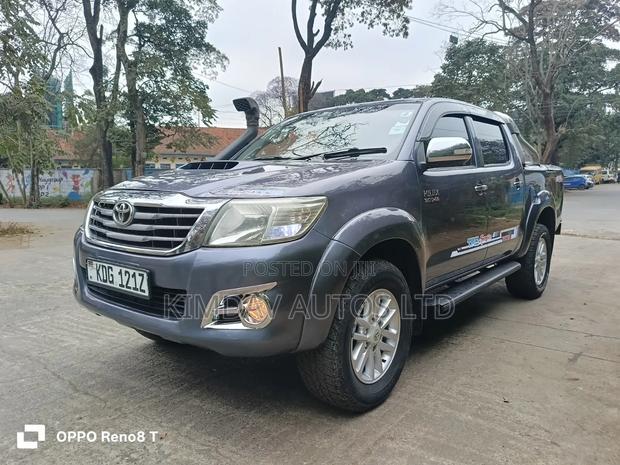 Toyota Hilux 3.0 D-4D 4x4 2014 Gray