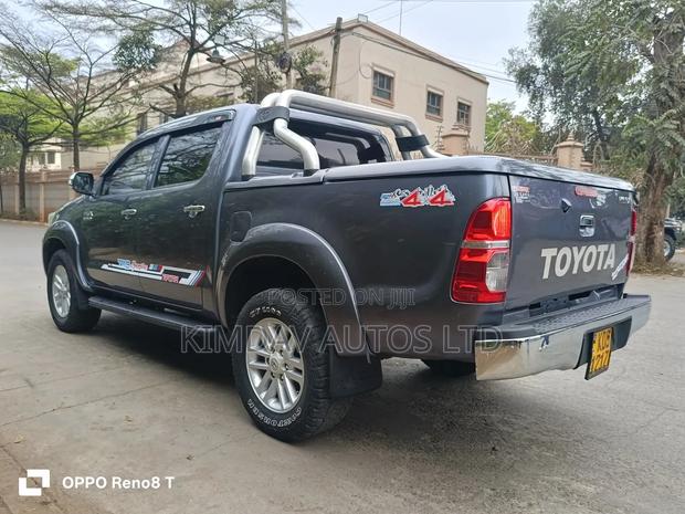 Toyota Hilux 3.0 D-4D 4x4 2014 Gray