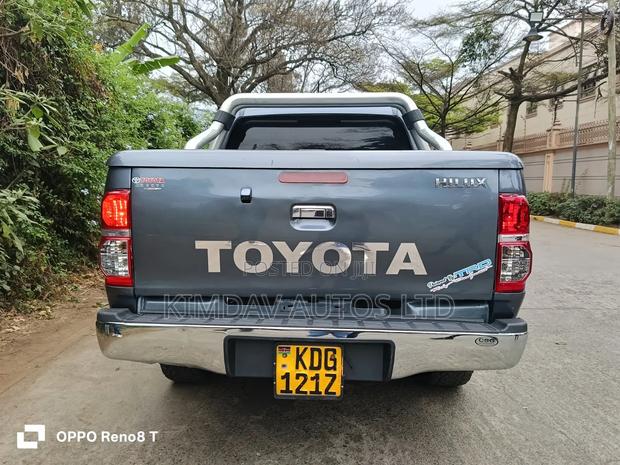 Toyota Hilux 3.0 D-4D 4x4 2014 Gray