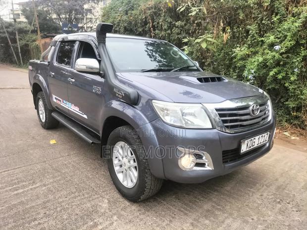 Toyota Hilux 2014 Gray