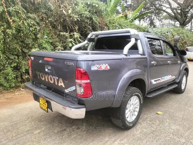 Toyota Hilux 2014 Gray