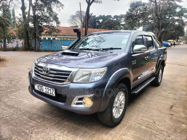 Toyota Hilux 2014 Gray
