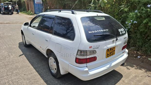 Toyota Corolla G-Touring 2000 White