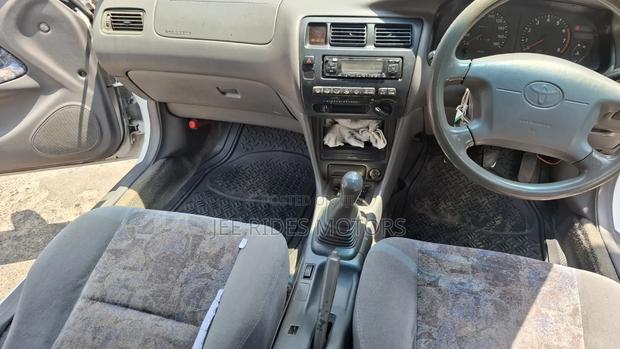 Toyota Corolla G-Touring 2000 White