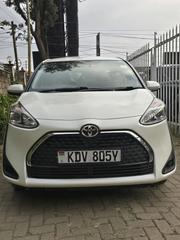 Toyota Sienta 2019 White for sale