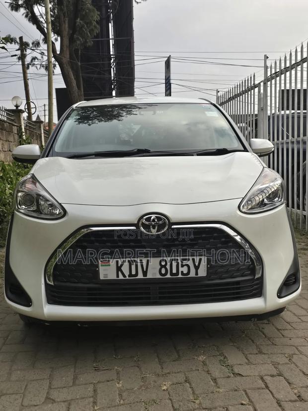 Toyota Sienta 2019 White