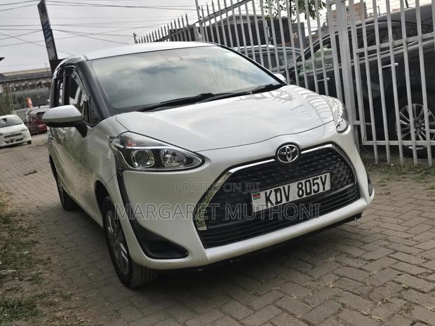 Toyota Sienta 2019 White