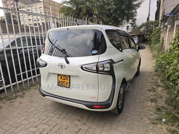 Toyota Sienta 2019 White