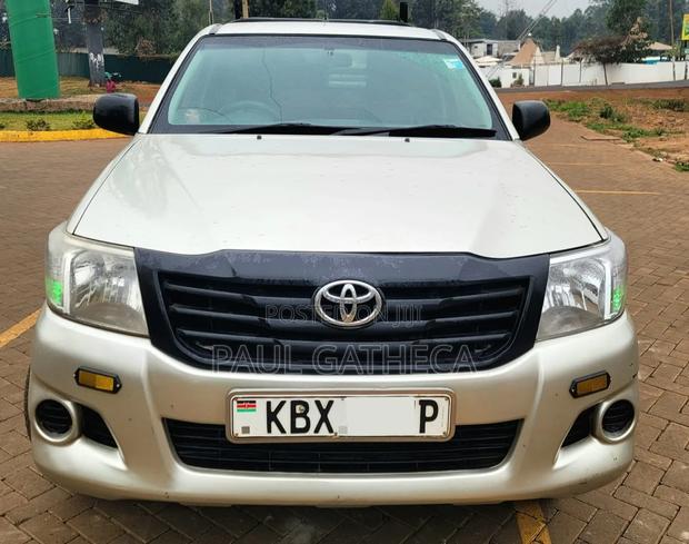 Toyota Hilux 2013 Gold