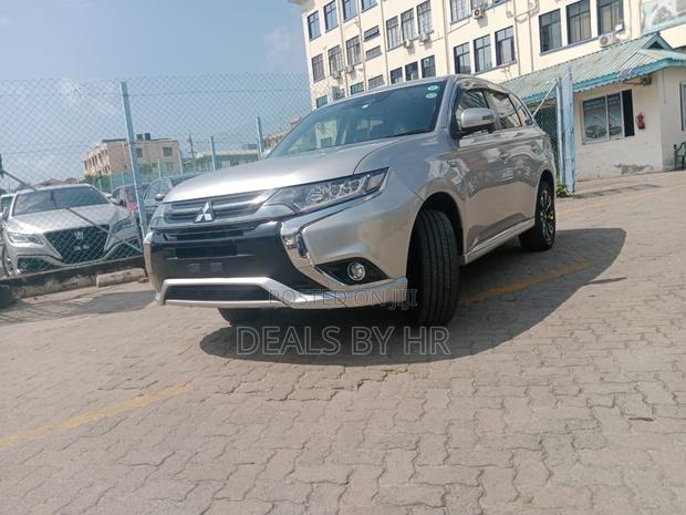 Mitsubishi Outlander 2.4 PHEV AWD 2017 Silver