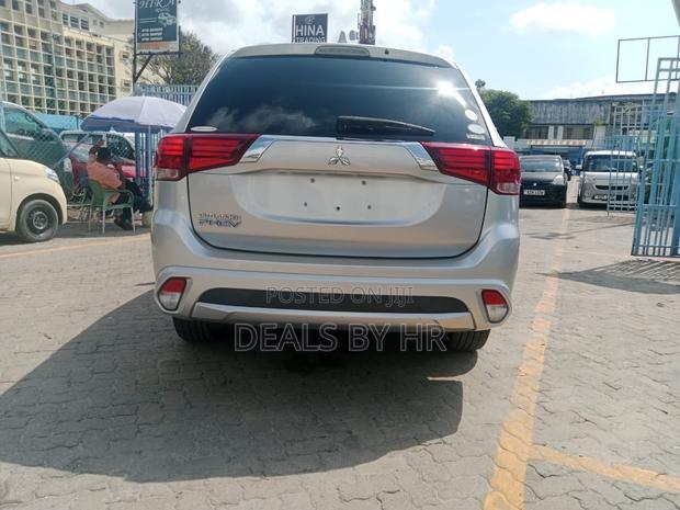 Mitsubishi Outlander 2.4 PHEV AWD 2017 Silver