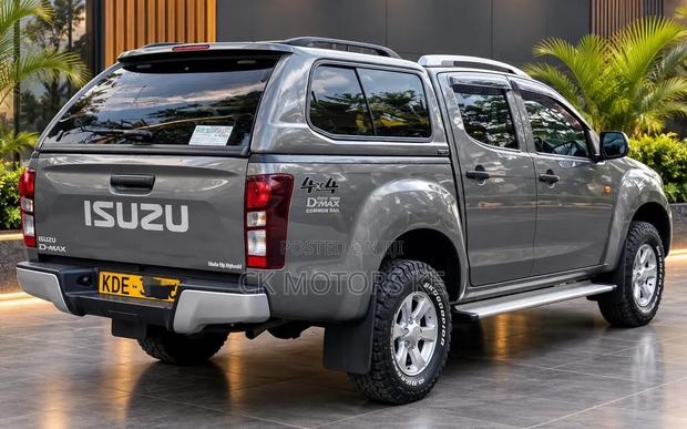 Isuzu D-MAX 2022 Gray