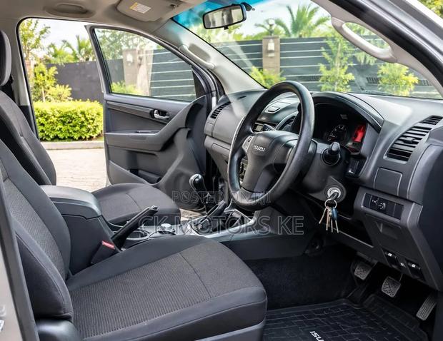Isuzu D-MAX 2022 Gray