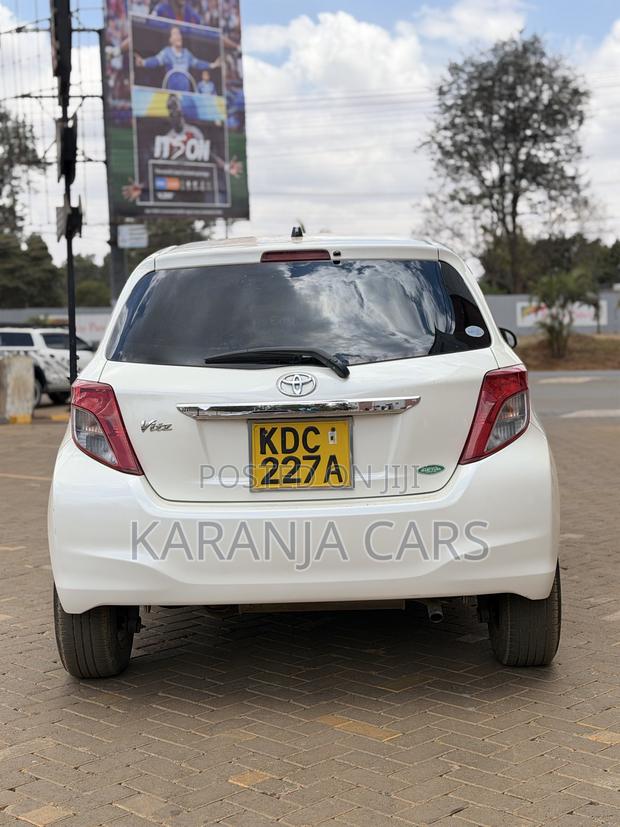 Toyota Vitz 1.3 FWD 5dr 2013 White